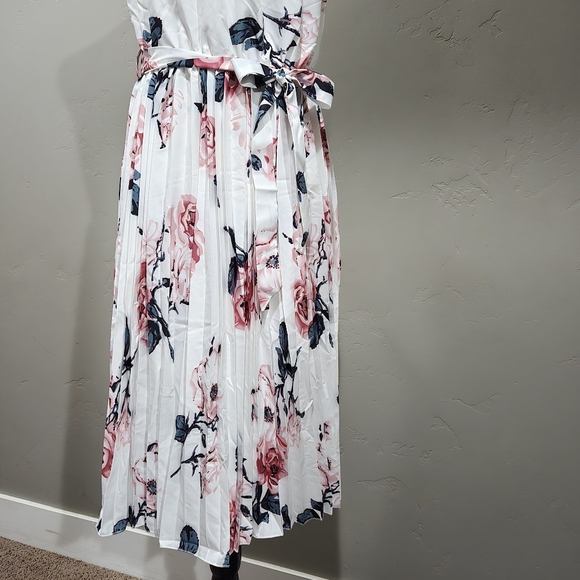 Women's Washy Floral Surplice Sun Dress SZ M Casual Coastal‎ Beachy Belted - Picture 5 of 9